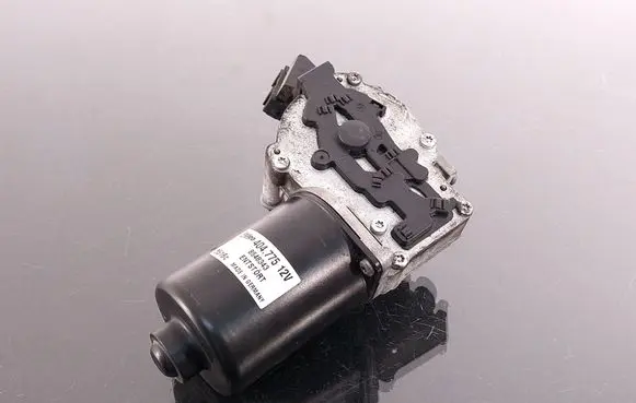Volvo V70 Wiper motor 404775 8648343