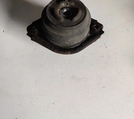 Mercedes-Benz R W251 Engine mount bracket A2512404117