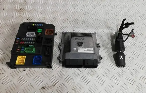 Peugeot 308 Engine ECU kit and lock set 9818160080 170180413 V29080084A