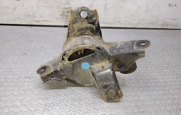 Hyundai i30 Engine mount bracket