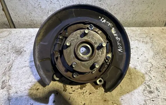 Rear wheel hub
