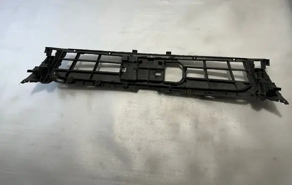 Audi A7 S7 4G Front bumper upper radiator grill 4G8807233