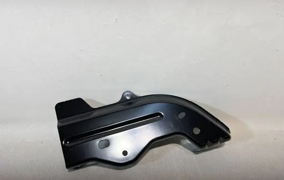 Tesla Model 3 Fender mounting bracket 109230500C