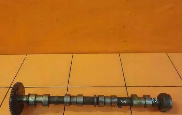 Toyota Avensis T270 Camshaft 9G02246 23T1 EJC
