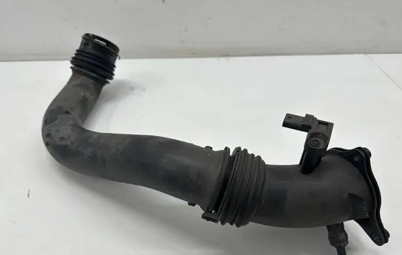 BMW 5 G30 G31 G38 Turbo air intake inlet pipe/hose 8601683