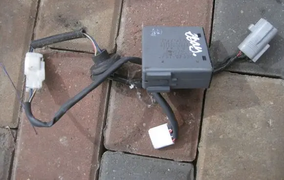 Toyota Hilux (AN10, AN20, AN30) Light module LCM 8990248010