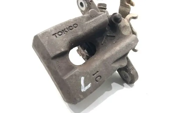 Lexus CT 200H Rear brake caliper 