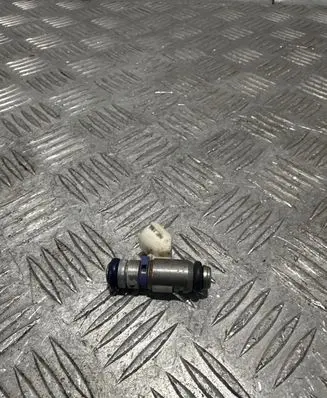 Seat Ibiza IV (6J,6P) Fuel injector 036031