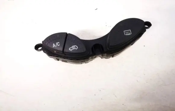 Ford Focus Windscreen/window heater switch 98ag19a945bg