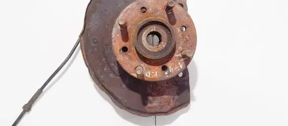Mitsubishi Carisma Front wheel hub
