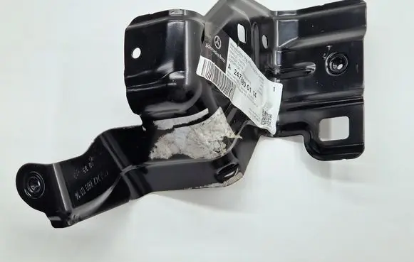 Mercedes-Benz GLB x247 Fender mounting bracket A2478800114