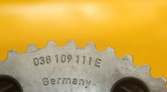 Volkswagen PASSAT B6 Camshaft pulley/ VANOS 03G109239B 038109111E