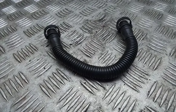 Volkswagen PASSAT B6 Breather hose/pipe 06F103221E