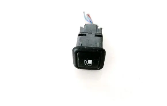 Volkswagen Golf IV Fuel tank opening switch 3B0959833A 03000313