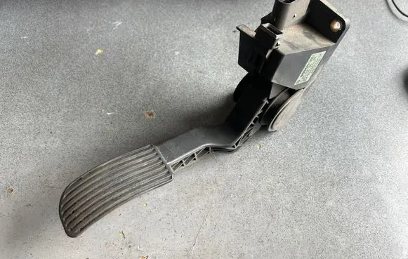 Mercedes-Benz Sprinter W901 W902 W903 W904 Accelerator throttle pedal 0281002335 A9013000404