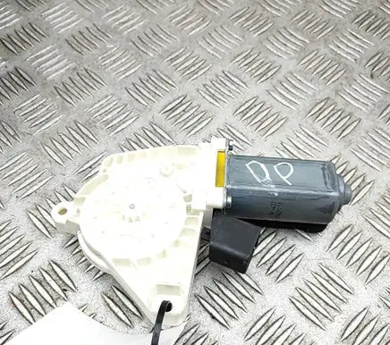 Mercedes-Benz CLA C117 X117 W117 Front door window regulator motor A2078200642