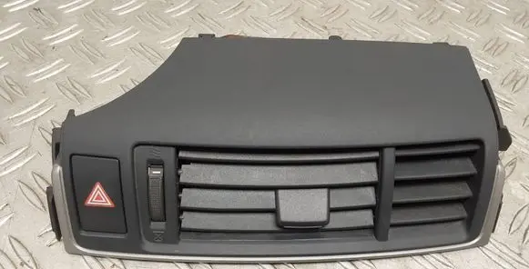 Toyota Verso Dash center air vent grill 556700F030