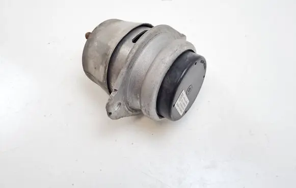 Engine mount bracket