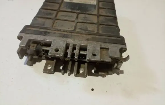 Volkswagen PASSAT B4 Engine control unit/module 037906022GD 00DF020588 5WP4130