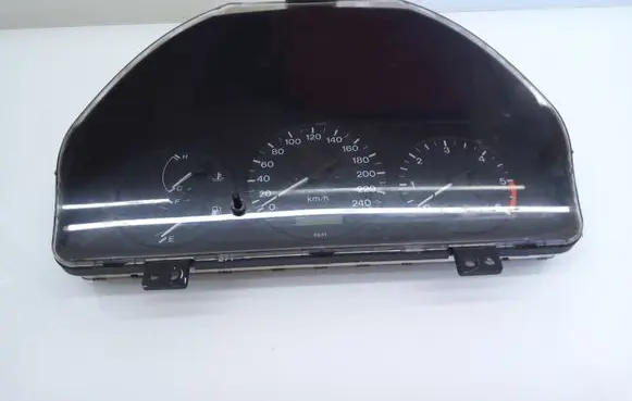 Mazda 626 Speedometer (instrument cluster) GE6SA