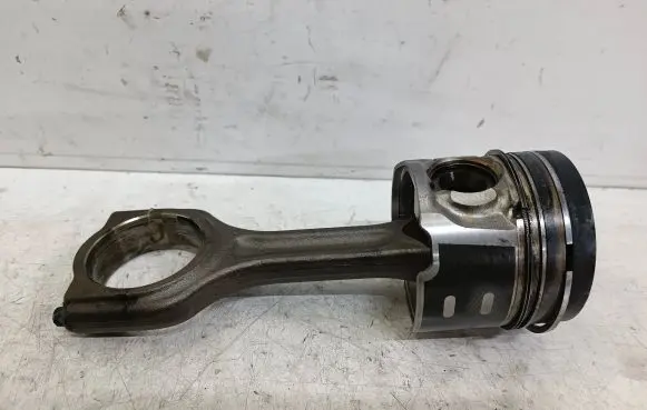 Peugeot 508 Piston with connecting rod