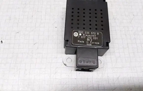 Volkswagen Golf V Aerial antenna amplifier 5M0035570B 7617310031