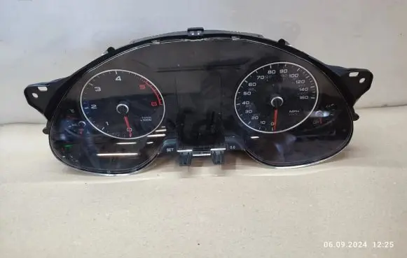 Audi A4 S4 B8 8K Speedometer (instrument cluster) 8K0920982E