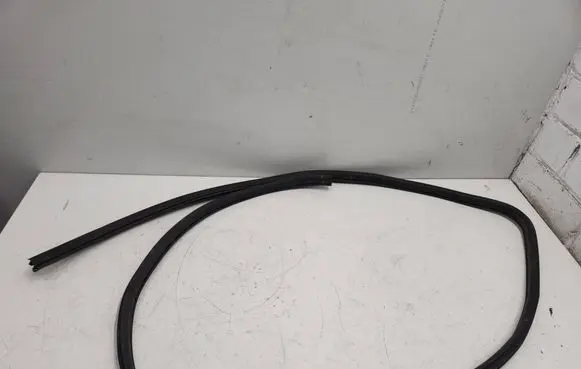 Nissan X-Trail T30 Rubber seal front door window/glass