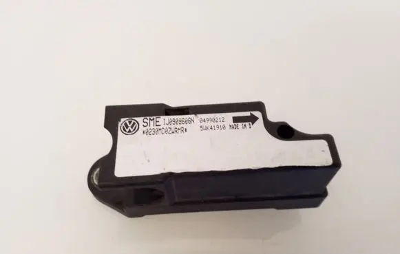 Volkswagen PASSAT B5 Airbag deployment crash/impact sensor IJ0909606N