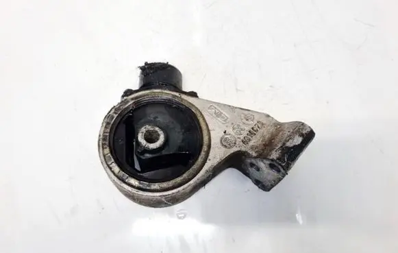 Mitsubishi Space Star Engine mount bracket 4618076