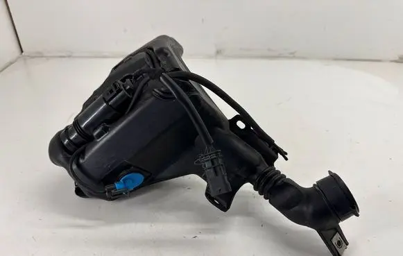 Tesla Model 3 Windshield washer fluid reservoir/tank 109606200F 111016400B