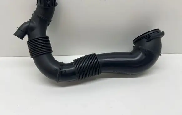 Porsche Macan (95B) Turbo air intake inlet pipe/hose 95B129532A