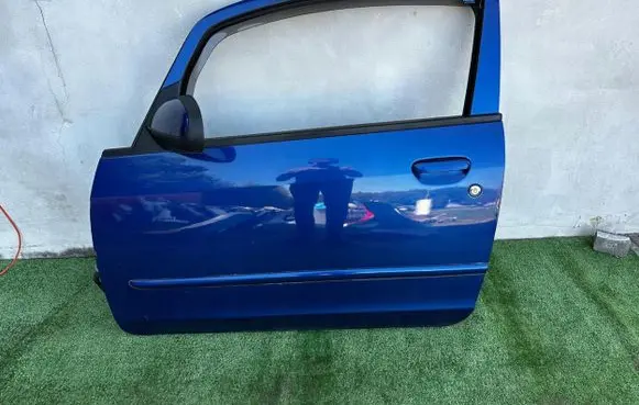 Mitsubishi Colt Front door
