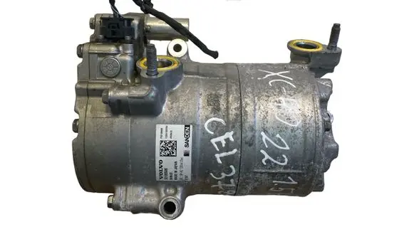 Volvo XC40 Air conditioning (A/C) compressor (pump) 32130500 P32130500