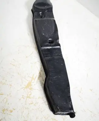 Ford Mustang VI Fender end trim FR3B0616E561