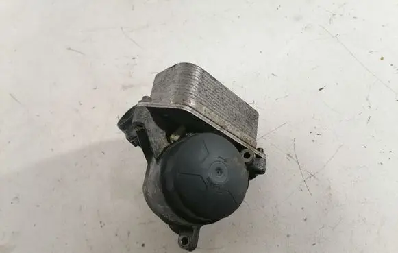 BMW 6 E63 E64 Oil filter mounting bracket 7516383 7570085 7576521