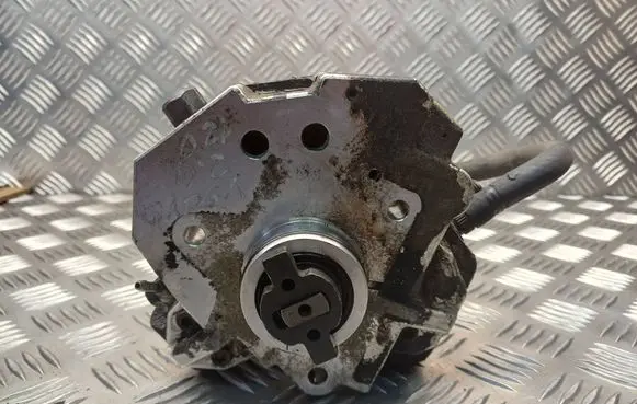 Volvo V70 Fuel injection high pressure pump 0445010043 8689590