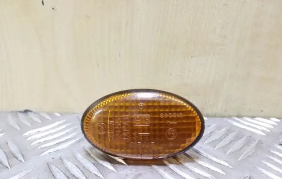 Subaru Forester SF Front fender indicator light E13015445