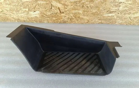 Front sill trim cover