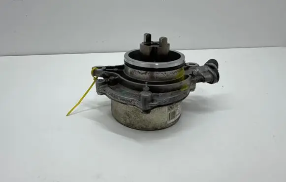 BMW 5 E60 E61 Vacuum pump 70043701 7791232 00951388
