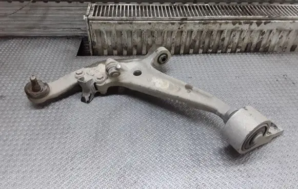 Nissan X-Trail T30 Front lower control arm/wishbone