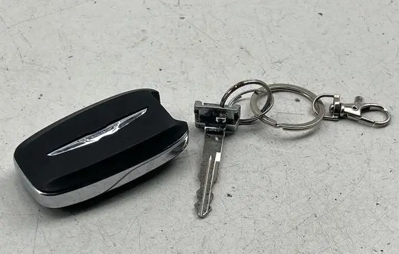 Chrysler Pacifica Ignition key/card 