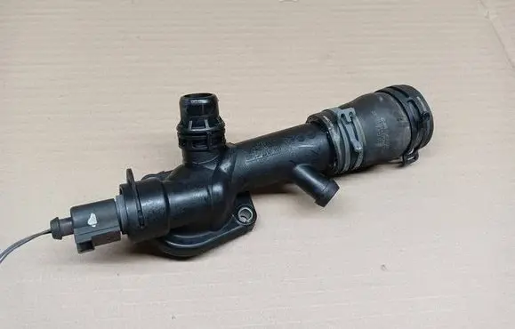 Audi Q5 SQ5 Engine coolant pipe/hose 03L121132AC