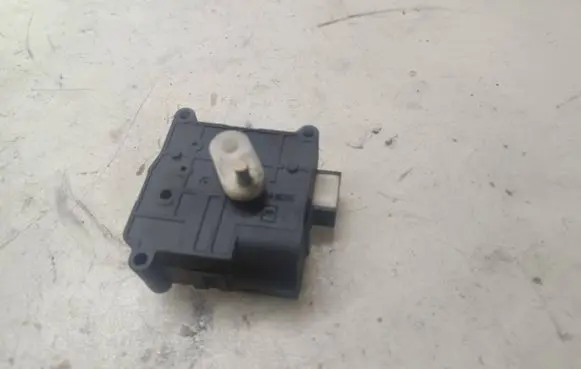 Toyota Corolla Verso AR10 Air flap motor/actuator 1138002051 2818 9E21
