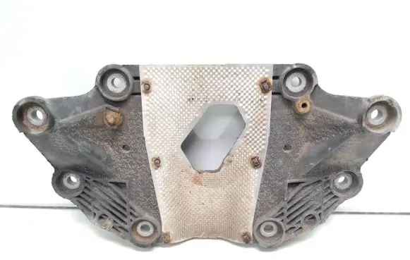 Volvo XC70 Rear differential/diff mount bracket 8646143