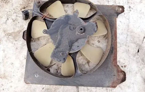 Toyota RAV 4 (XA10) Radiator cooling fan shroud 