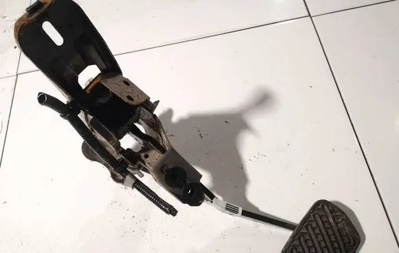 Infiniti QX50 (J50) Brake pedal 