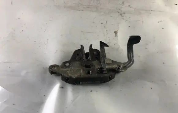 Nissan Patrol Y61 Engine bonnet/hood lock/catch