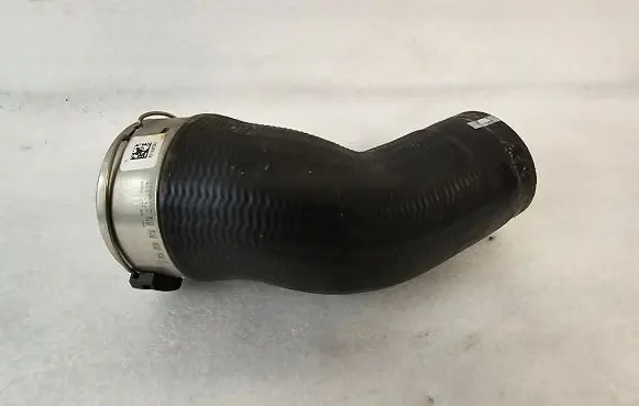 Volvo XC90 Intercooler hose/pipe 31686561