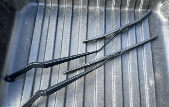 BMW X6 F16 Front wiper blade arm 7304070 7304072 8466